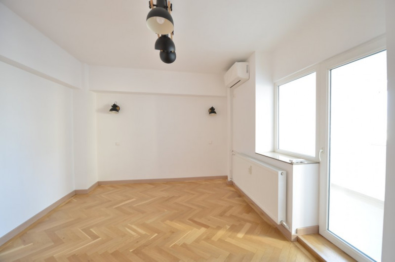 Apartament 4 camere | Ultrafinisat | Pretabil rezidenta-office | Piata Victoriei