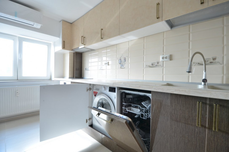 Apartament 4 camere | Ultrafinisat | Pretabil rezidenta-office | Piata Victoriei